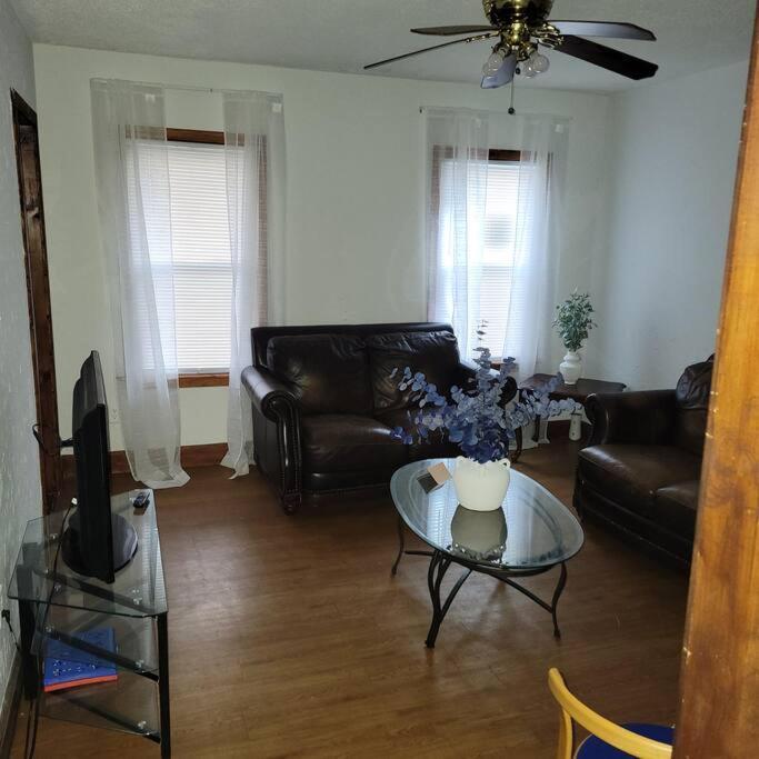 Entire House - 4 Bedroom-enfield *