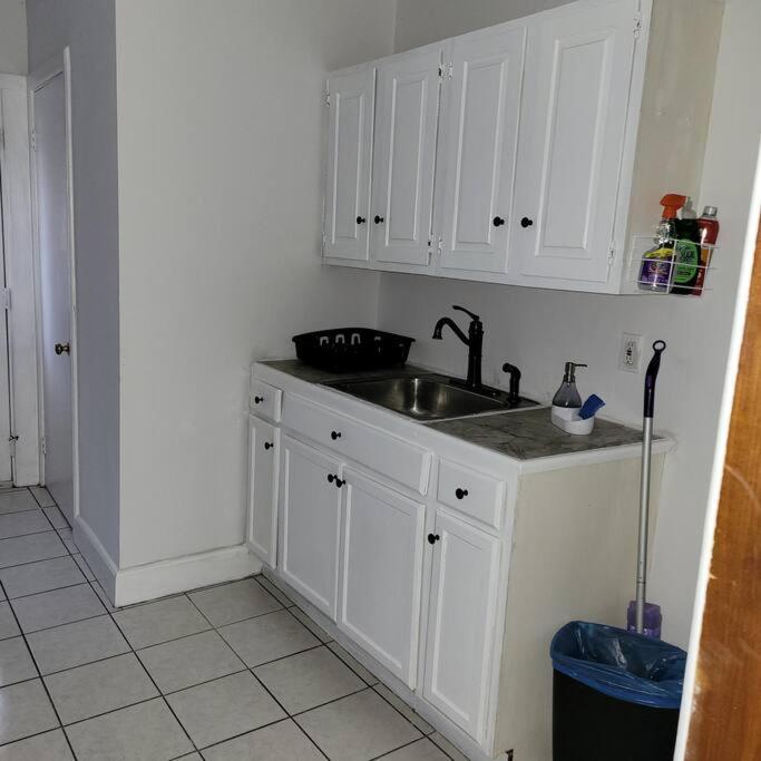 Entire House - 4 Bedroom-enfield Apartment