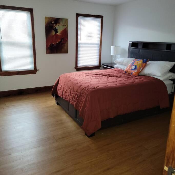 Entire House - 4 Bedroom-enfield *