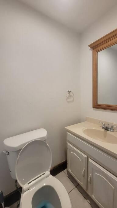 Entire House - 4 Bedroom-enfield *