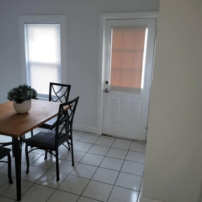 Entire House - 4 Bedroom-enfield Enfield