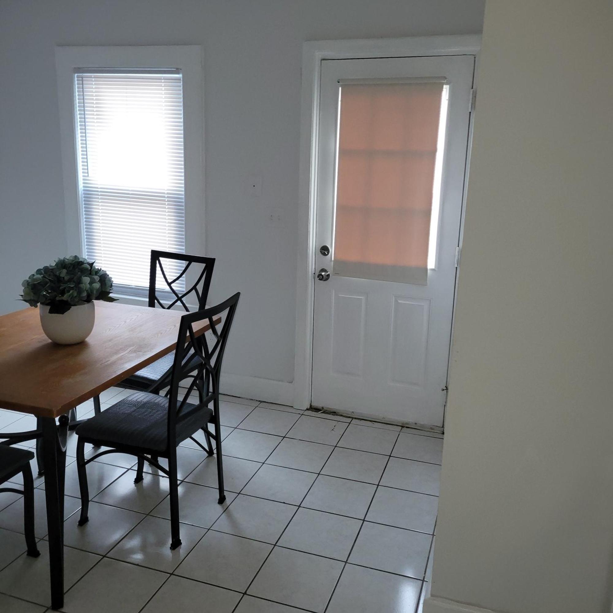 Entire House - 4 Bedroom-enfield Apartment Enfield