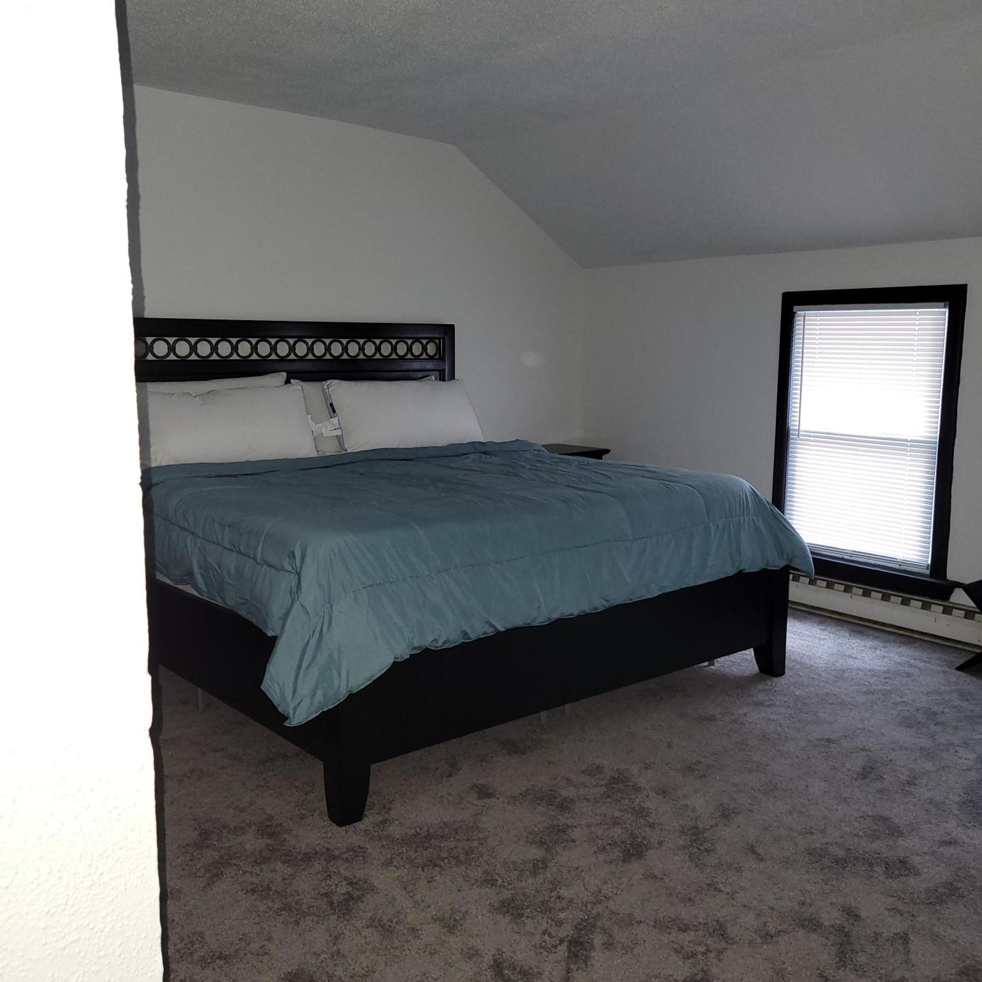 Entire House - 4 Bedroom-enfield Apartment
