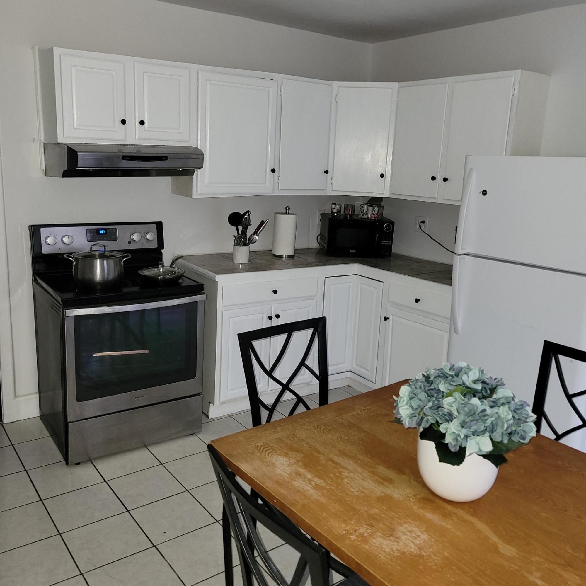 Entire House - 4 Bedroom-enfield Apartment Enfield